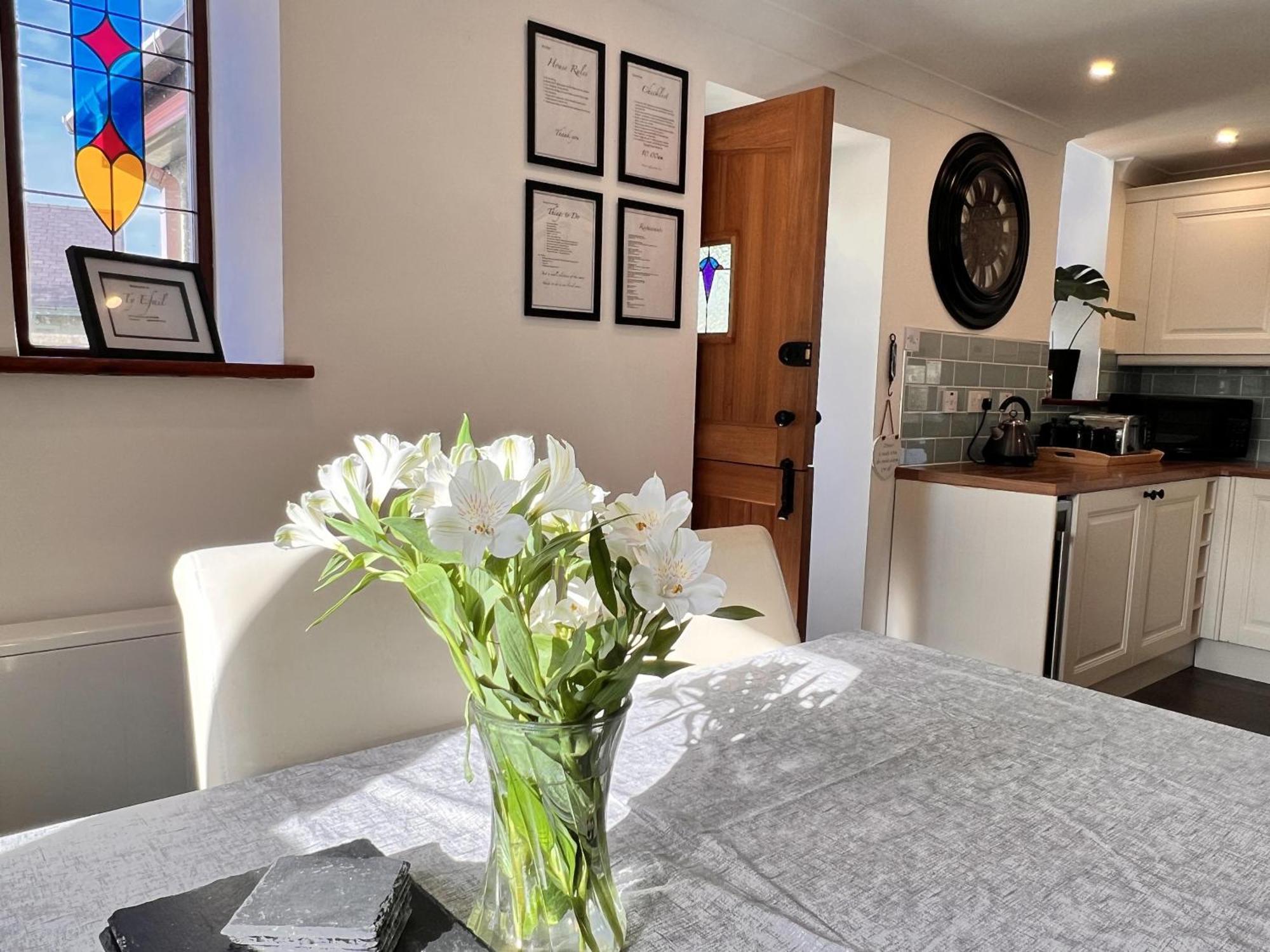 3 Bed Detached Cottage- Log Burner Mountain Views Beaumaris Dış mekan fotoğraf