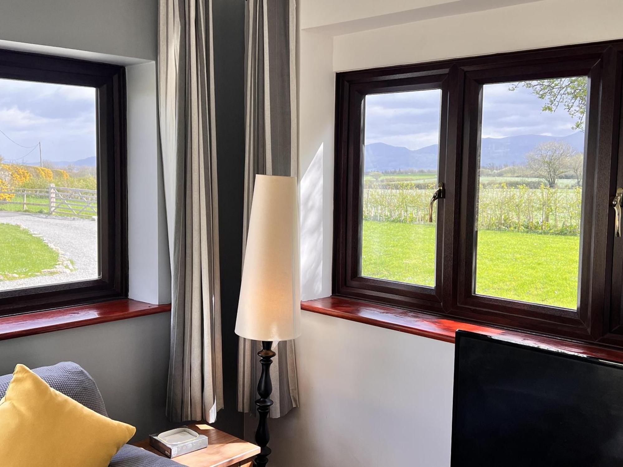 3 Bed Detached Cottage- Log Burner Mountain Views Beaumaris Dış mekan fotoğraf